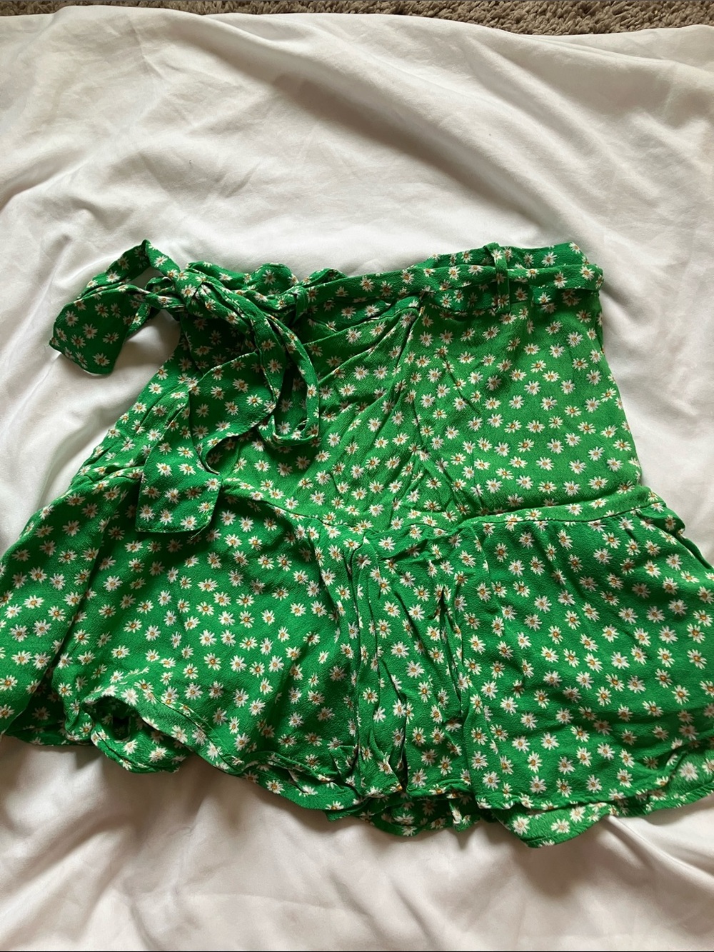 Zara: Green Daisy Floral Side- Zip Waist Skirt with shorts- M